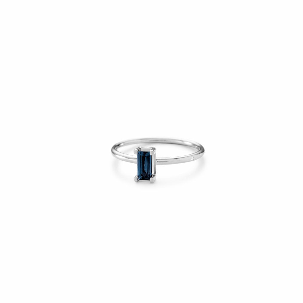 Ro Copenhagen - Nord London Blue Turned Ring Mini - 18ct White Gold