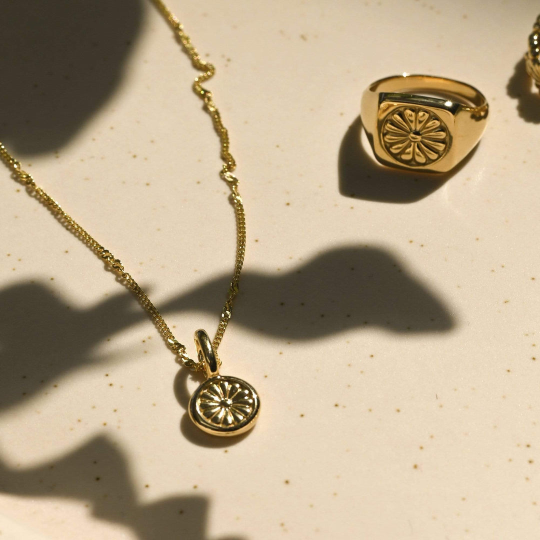 Daisy London - Daisy Bloom Mini Pendant Necklace - Gold