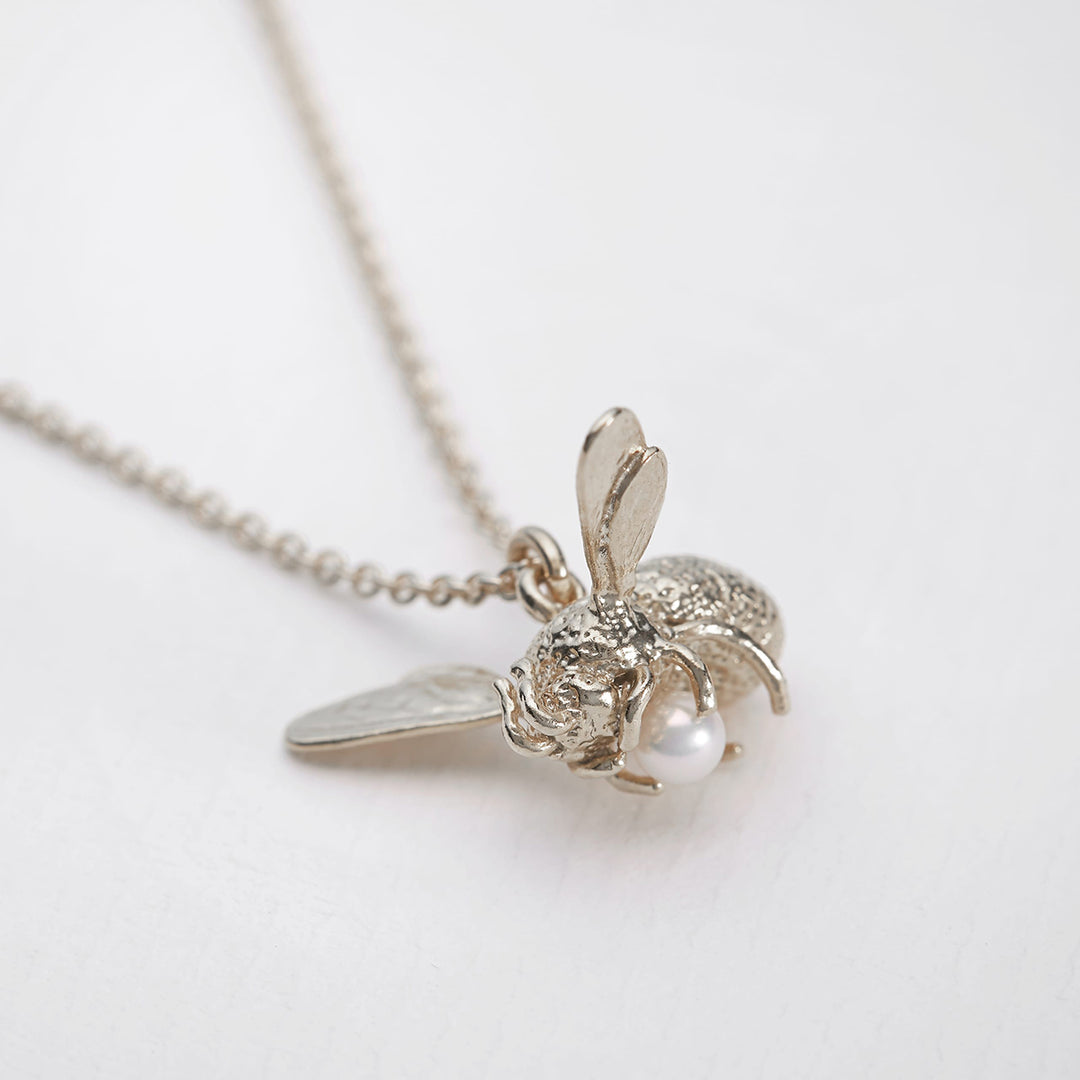 Alex Monroe - Flying Bee with Pearl Necklace - Silver