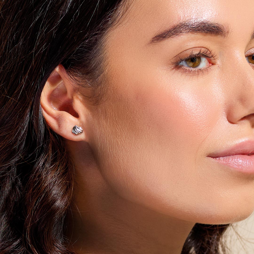 Kit Heath - Océane Shell Echo Petite Rounded Stud Earrings - Silver