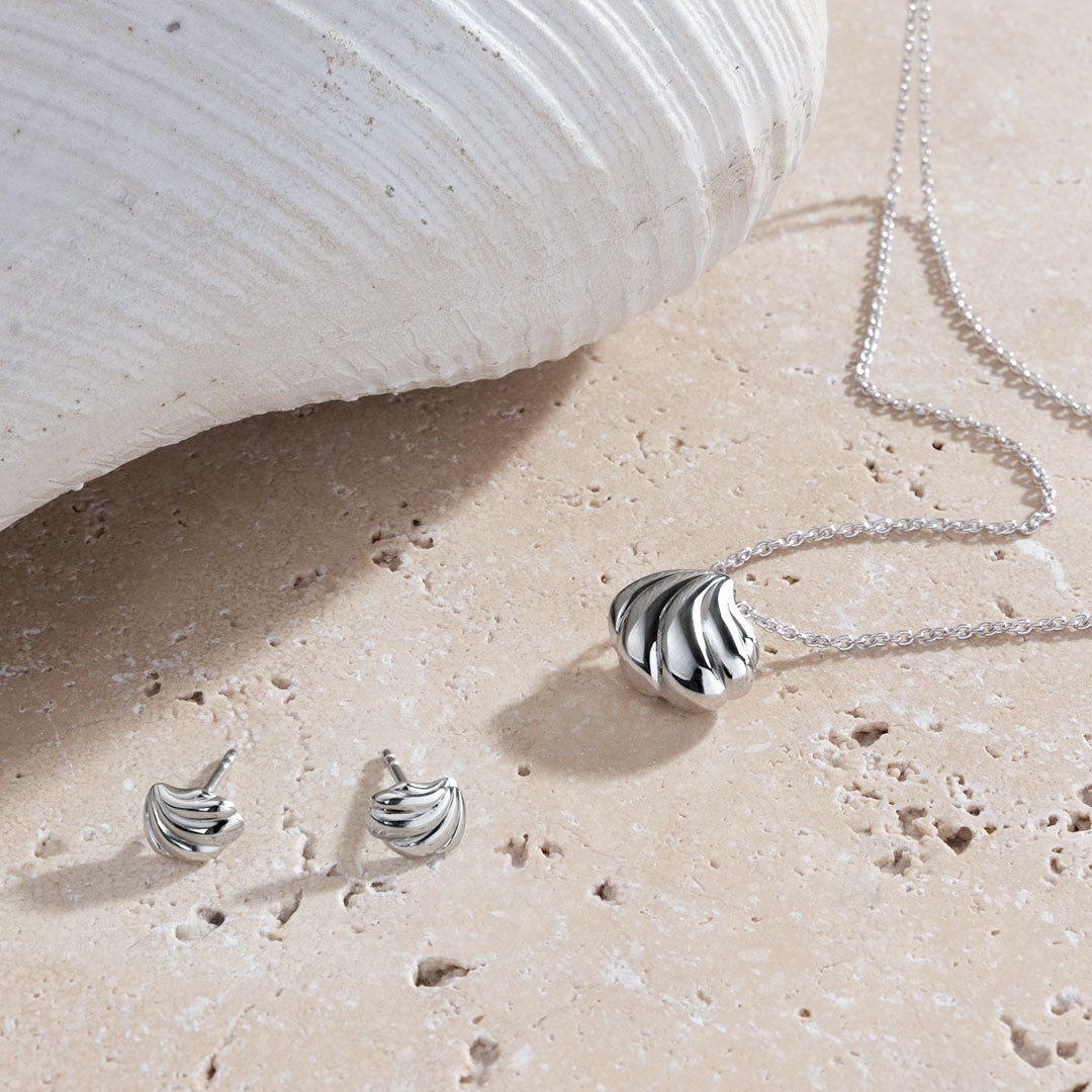 Kit Heath - Océane Shell Echo Petite Rounded Stud Earrings - Silver