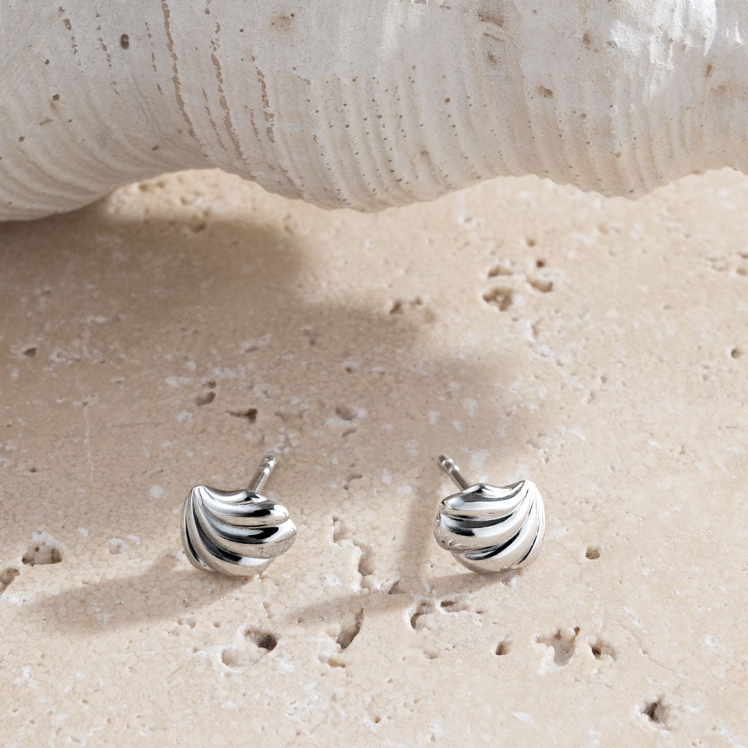 Kit Heath - Océane Shell Echo Petite Rounded Stud Earrings - Silver