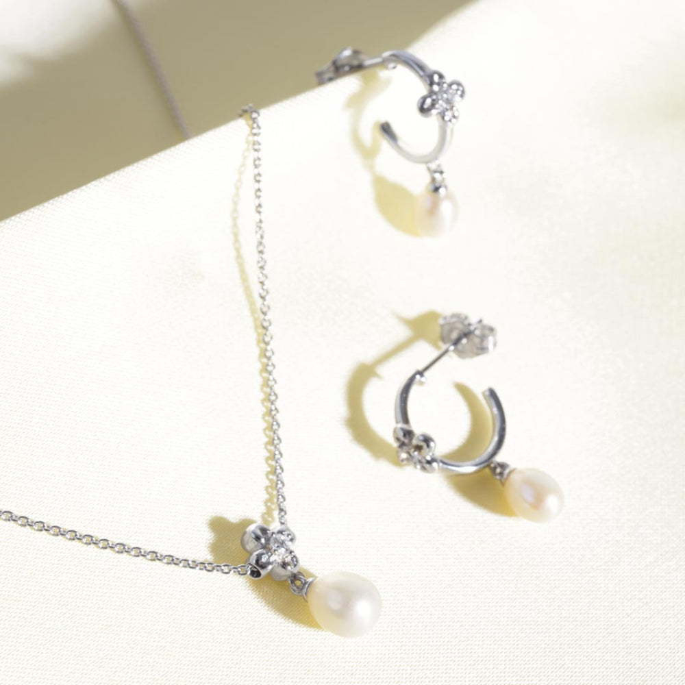 Kit Heath - Blossom Flyte Honey Flower Pearl Hoop Earrings - Silver