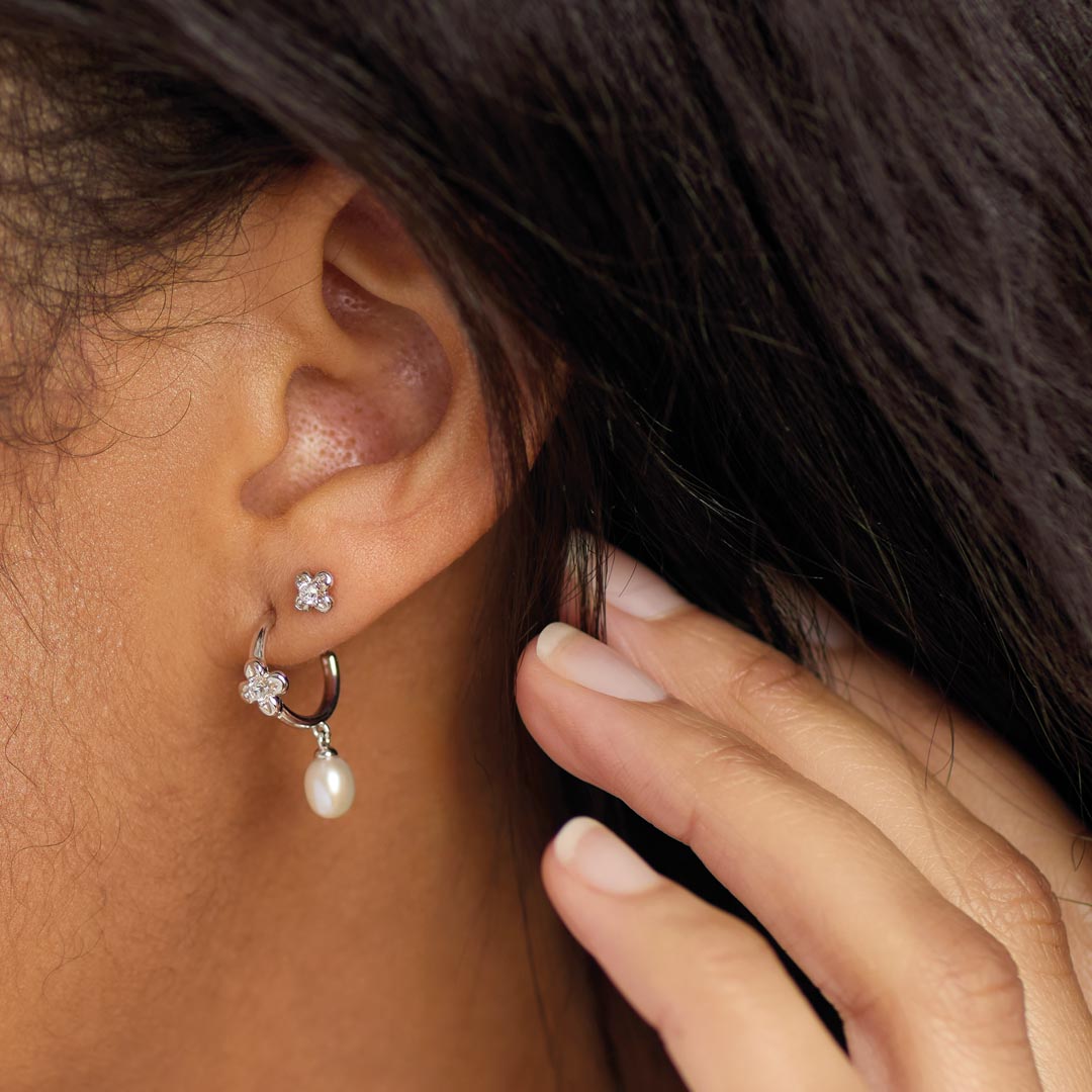 Kit Heath - Blossom Flyte Honey Flower Pearl Hoop Earrings - Silver