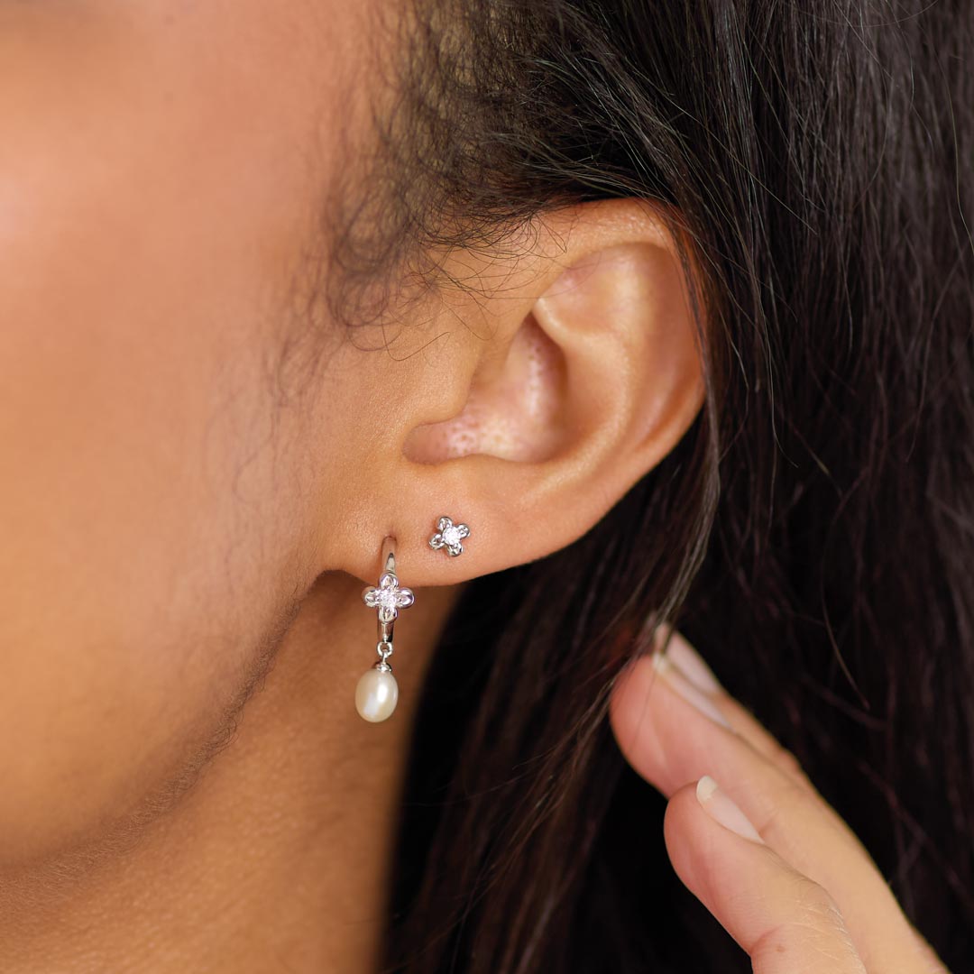 Kit Heath - Blossom Flyte Honey Flower Pearl Hoop Earrings - Silver