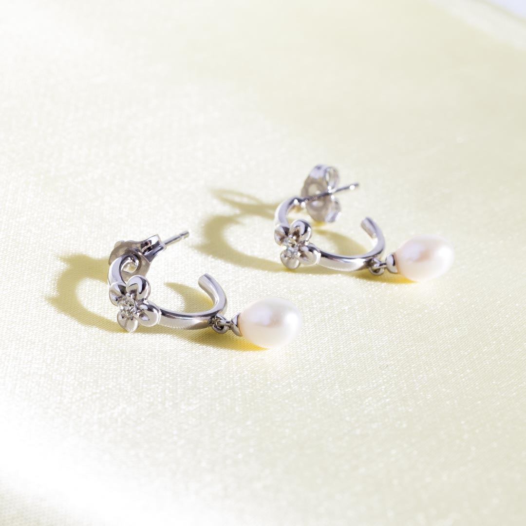 Kit Heath - Blossom Flyte Honey Flower Pearl Hoop Earrings - Silver