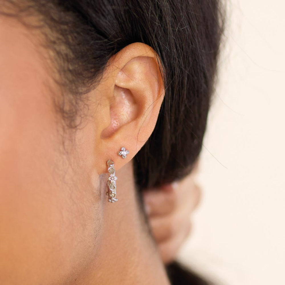 Kit Heath - Blossom Flyte Honey Flower Hoop Earrings - Silver