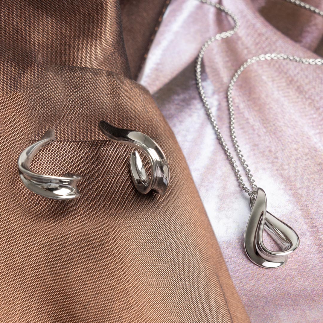 Kit Heath - Serenity Loop Semi Hoop Stud Earrings - Silver
