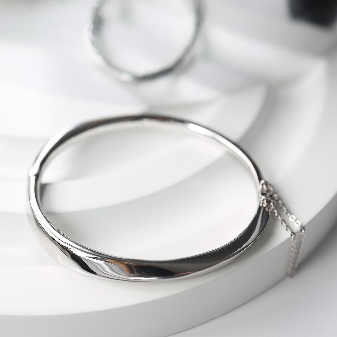 Kit Heath - Bevel Cirque Hinged Bangle - Silver