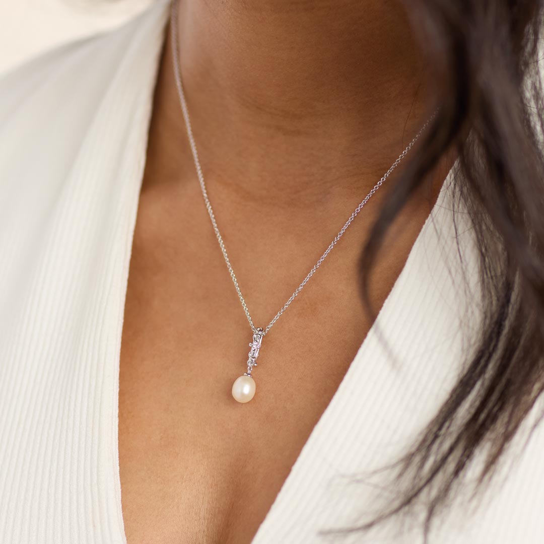 Kit Heath - Blossom Flyte Honey Flower Oval Pearl Necklace - Silver