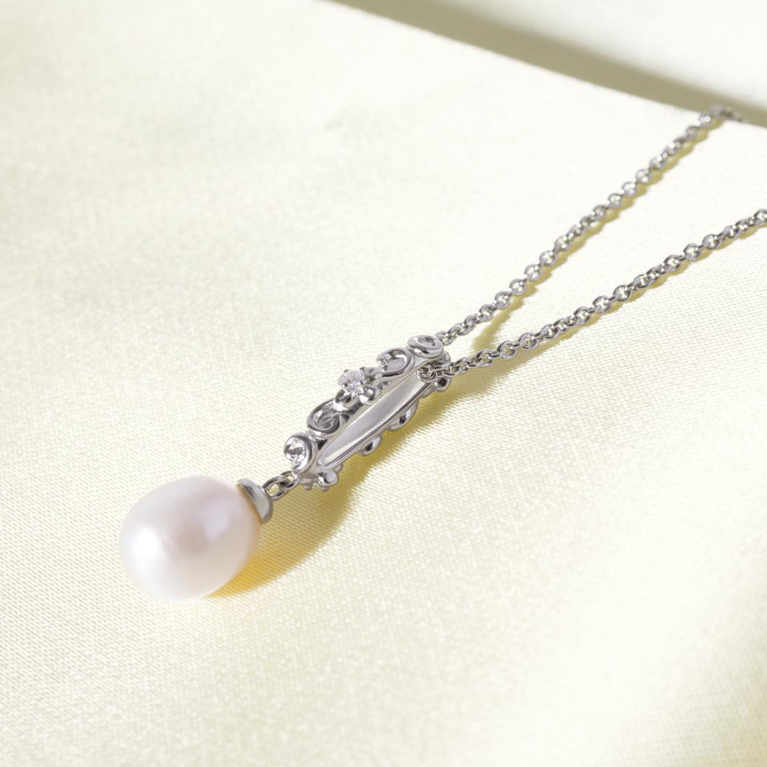 Kit Heath - Blossom Flyte Honey Flower Oval Pearl Necklace - Silver