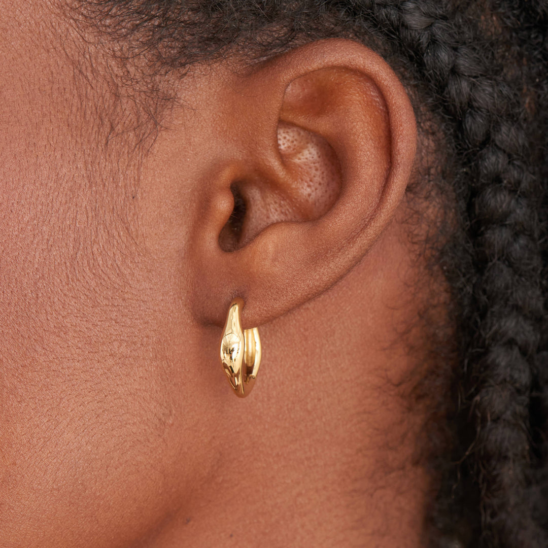 Ania Haie - Wave Huggie Hoop Earrings - Gold