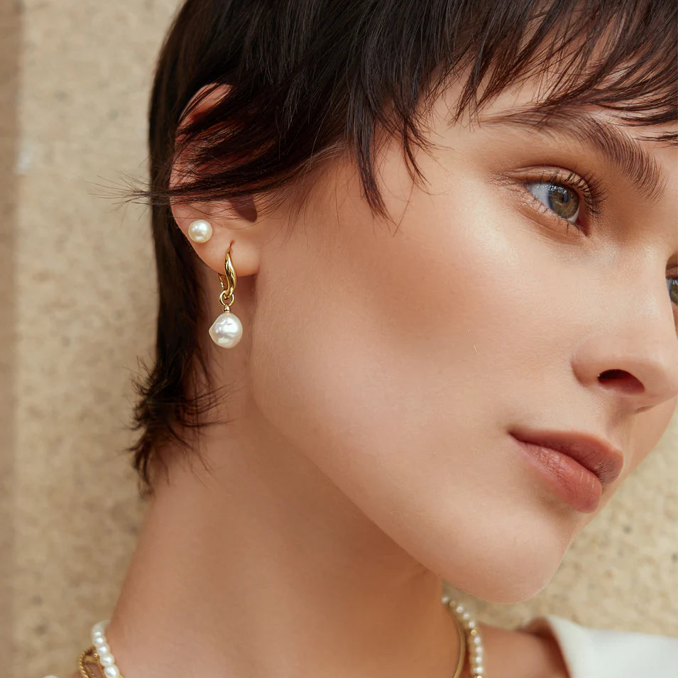 Ania Haie - Freshwater Pearl Drop Hoop Earrings - Gold