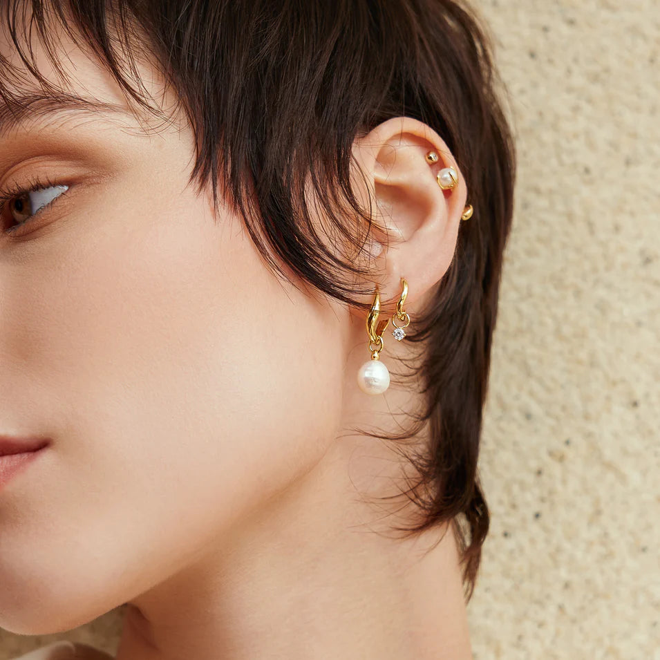 Ania Haie - Freshwater Pearl Drop Hoop Earrings - Gold