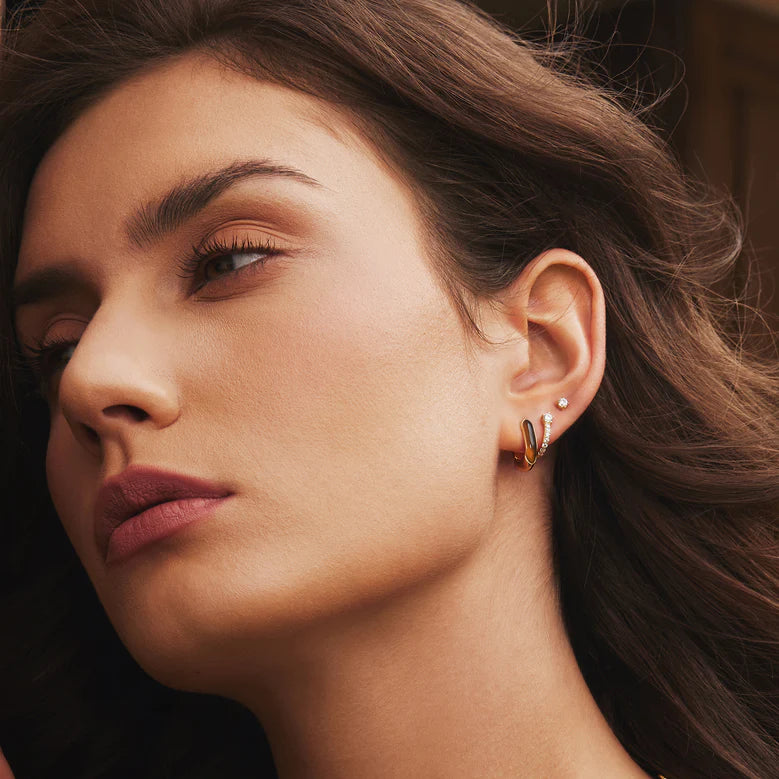 Ania Haie - Sparkling Pavé Huggie Hoop Earrings - Gold