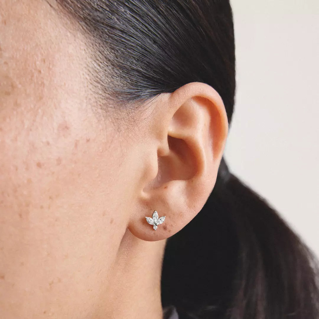 Thomas Sabo - Half Flower Stud Earrings With White Teardrop Zirconia - Silver