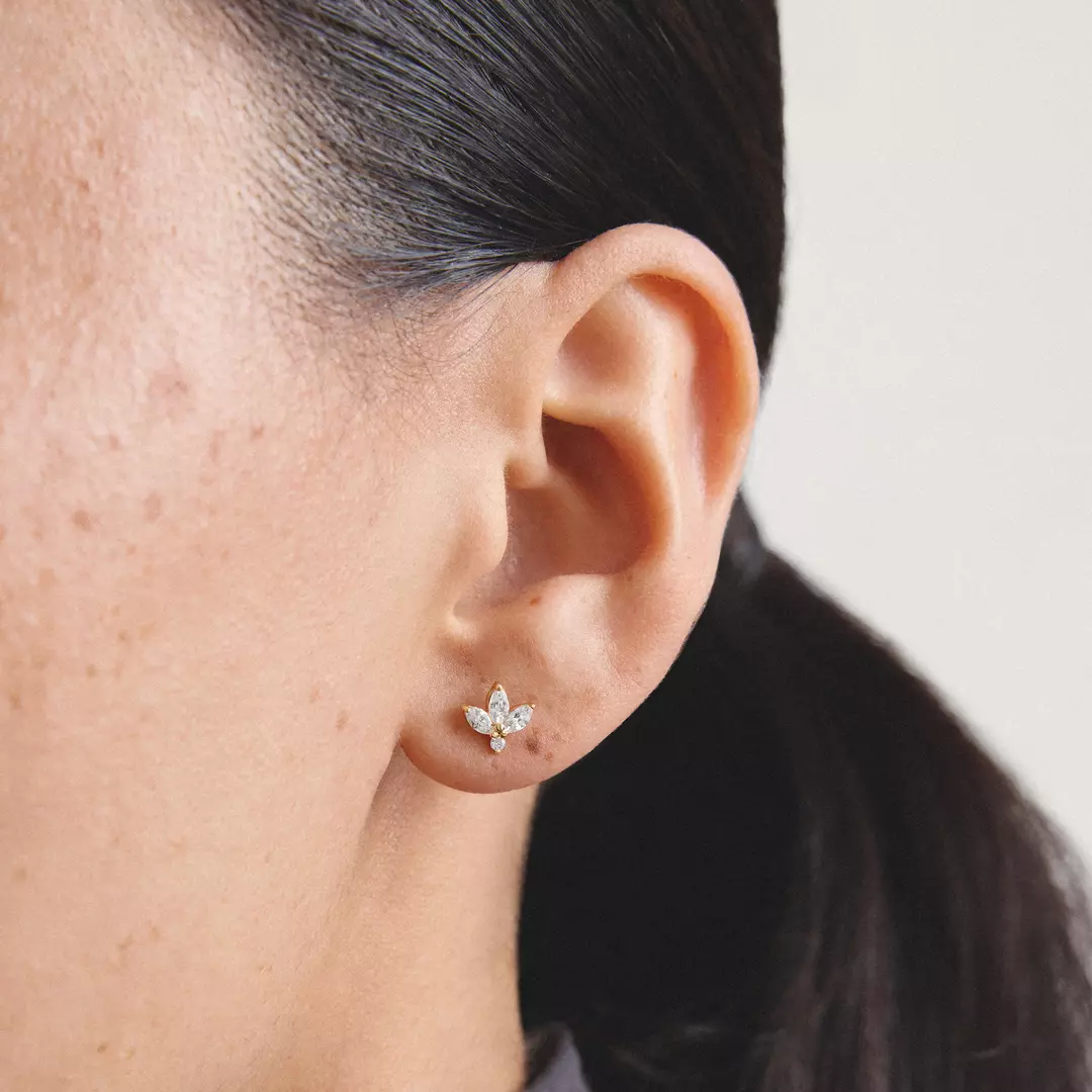 Thomas Sabo - Half Flower Stud Earrings With White Teardrop Zirconia - Gold