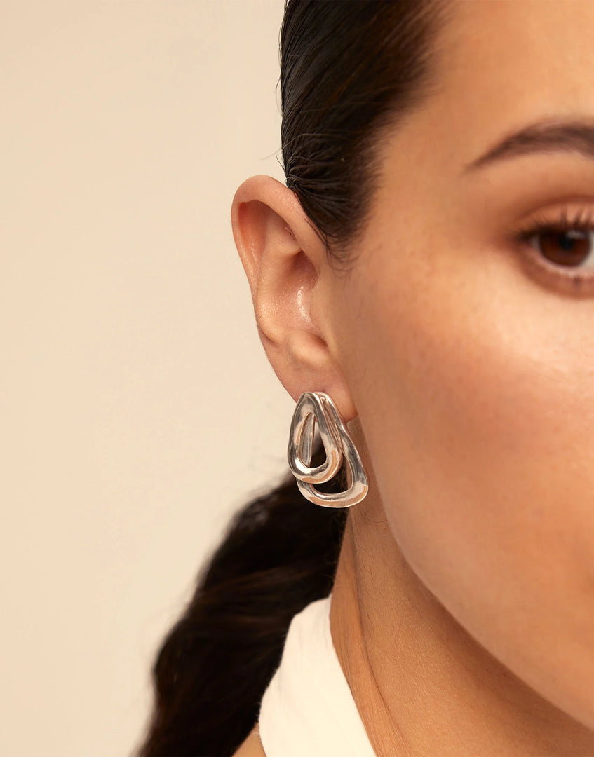 UNOde50 - Connected Earrings