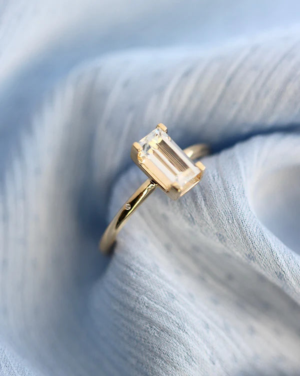 Ro Copenhagen - Nord White Topaz Ring Turned - 18kt Yellow Gold