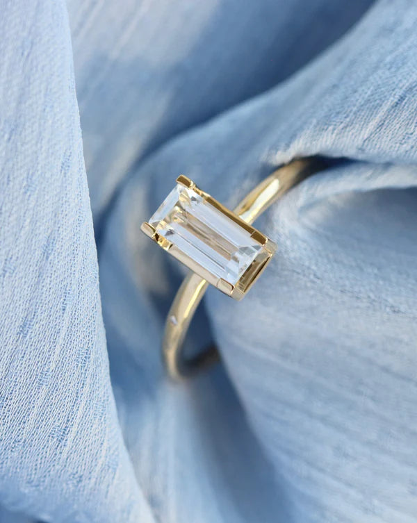 Ro Copenhagen - Nord White Topaz Ring Turned - 18kt Yellow Gold