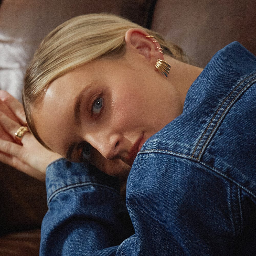 Daisy London - Polly Mini Wave Stud Earrings - Gold