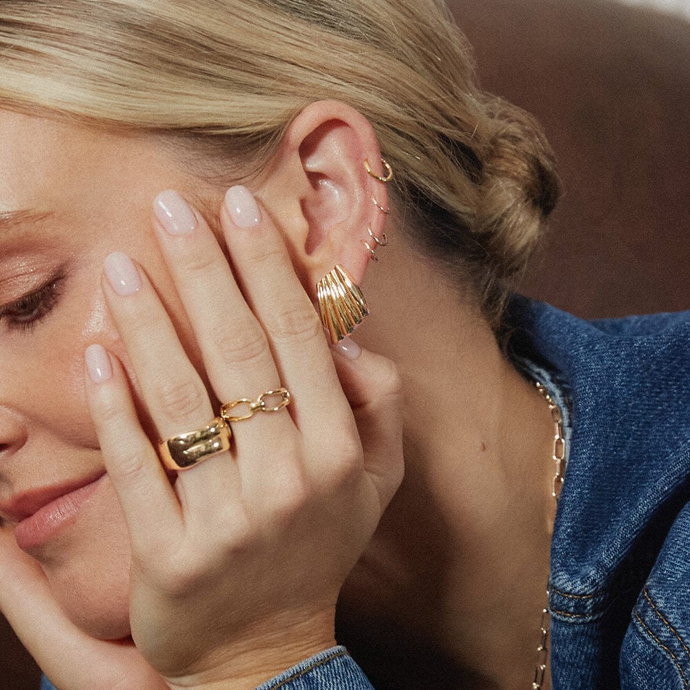 Daisy London - Polly Mini Wave Stud Earrings - Gold