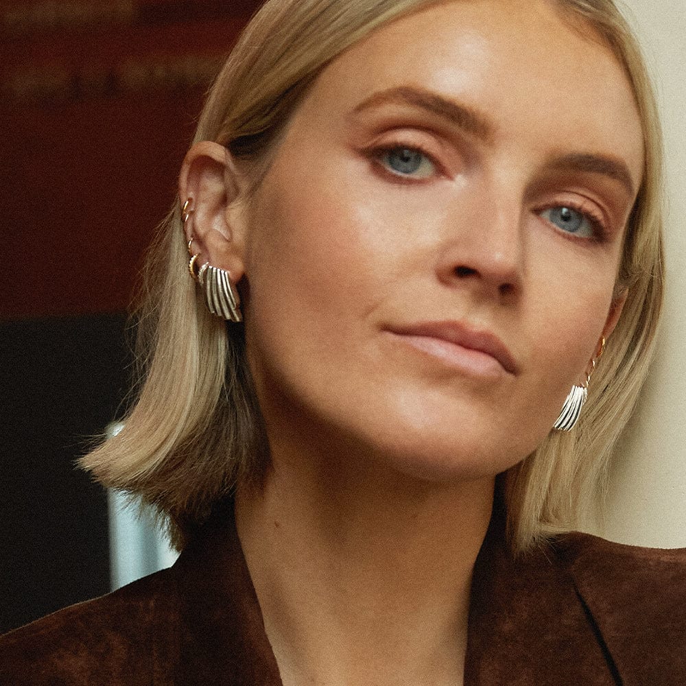 Daisy London - Polly Mini Wave Stud Earrings - Silver